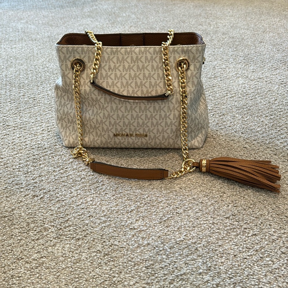 Michael Kors Jet Set Signature Logo Tote in Vanilla/Acorn